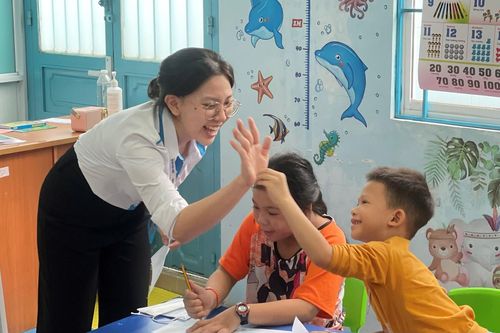 'Lớp học vui vẻ' trong bệnh viện