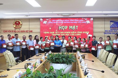 Trường ĐH Cửu Long chăm lo Tết cho người lao động