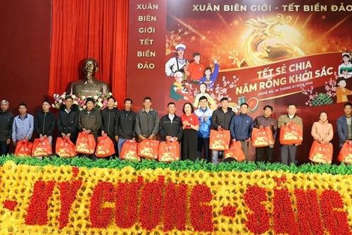'Tết sẻ chia, năm Rồng khởi sắc' đồng hành cùng gia đình chính sách, người lao động khó khăn tại Nghệ An