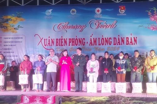 Ấm áp Xuân Biên phòng trên biên giới Đắk Nông