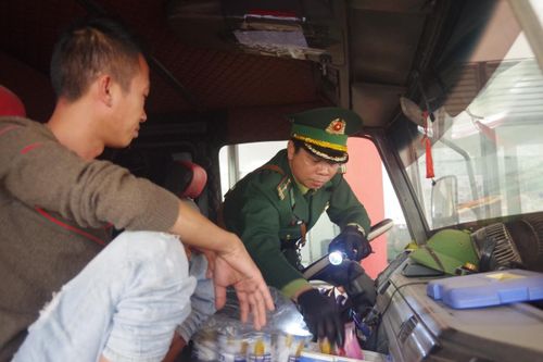 Kiểm soát chặt chẽ cửa khẩu, chống vi phạm pháp luật thời điểm giáp Tết Nguyên đán