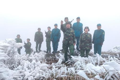 Lính Biên phòng tuần tra giữa trời băng giá