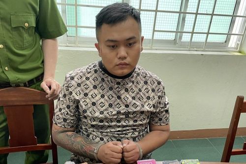 Bắt 2 thanh niên thuê căn hộ cao cấp để điều chế ma túy, tàng trữ súng đạn