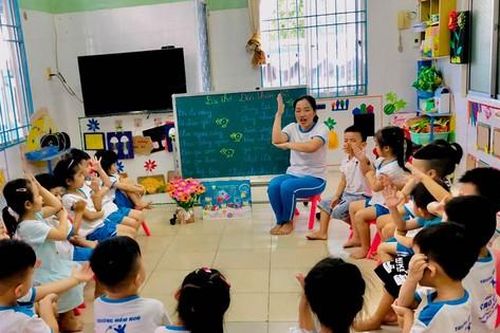 Mỗi giáo viên TPHCM được nhận 1,8 triệu đồng tiền quà Tết