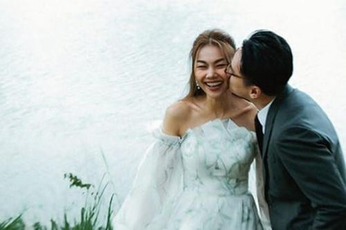 Thanh Hằng được chồng nhạc trưởng hôn má, vợ chồng Bình Minh tình tứ