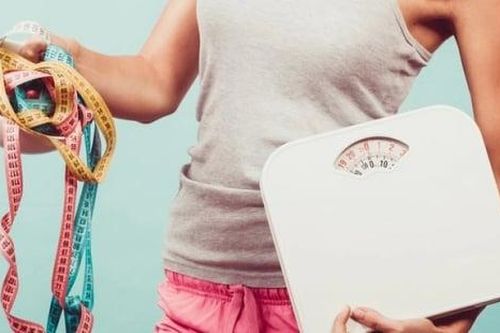 Kiểm tra cân nặng vào thời điểm nào trong ngày để chính xác nhất?