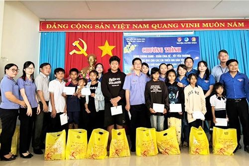 VKSND tỉnh Bà Rịa - Vũng Tàu với chương trình 'Bánh chưng xanh - Xuân chia sẻ - Tết yêu thương'