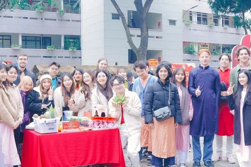 Sinh viên quốc tế hào hứng trải nghiệm không khí Tết cổ truyền Việt Nam
