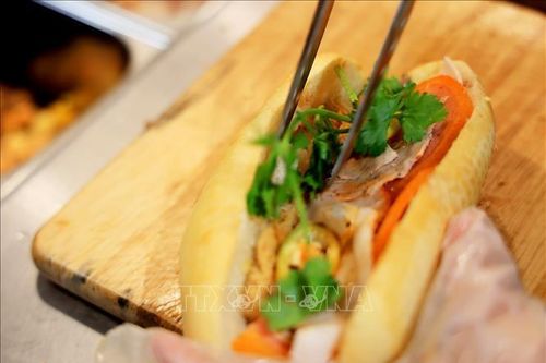Nhiều người nhập viện sau khi ăn bánh mỳ tại thành phố Sóc Trăng