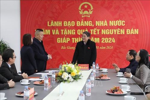 Phó Chủ tịch Quốc hội Nguyễn Đức Hải chúc Tết hộ nghèo, gia đình chính sách, người lao động tỉnh Bắc Giang