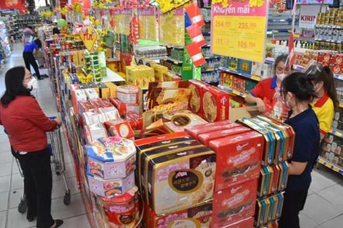 Tết cận kề, người dân 'thắt chặt hầu bao', siêu thị lớn cũng than ế