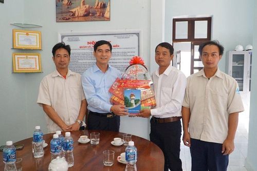 Bí thư Tỉnh ủy Bình Thuận chúc Tết và khảo sát đường ĐT719B