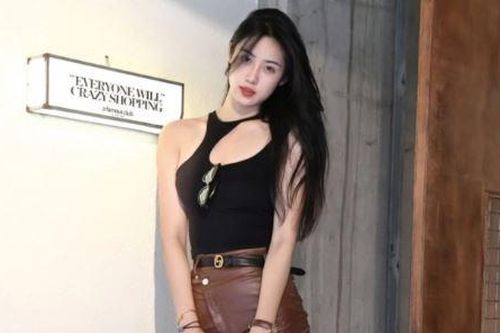 Hot girl 10x sở hữu nhan sắc không chê vào đâu được nhưng chiều cao mới ấn tượng
