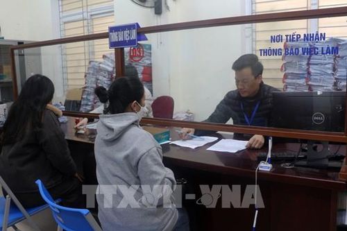 Thị trường việc làm cuối năm: Việc tìm người