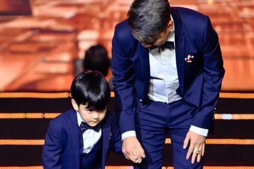 Mới 4 tuổi, quý tử nhà Đàm Vĩnh Hưng lập 'cú đúp' khiến phụ huynh phải bất ngờ