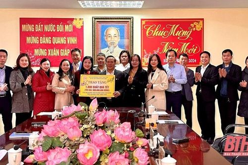 CLB Doanh nhân Thanh Hóa tại TP Hồ Chí Minh và phía Nam trao quà Tết cho hộ nghèo