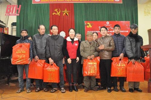 Ấm áp chương trình 'Tết nhân ái - Xuân Giáp Thìn 2024'