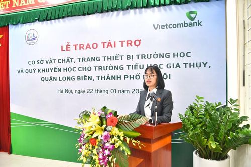 Vietcombank và UBND quận Long Biên tổ chức trao tài trợ cơ sở vật chất, trang thiết bị trường học và Quỹ Khuyến học