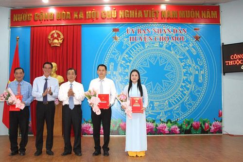 Ban Thường vụ Tỉnh ủy An Giang trao quyết định bổ nhiệm 3 cán bộ tại huyện Chợ Mới