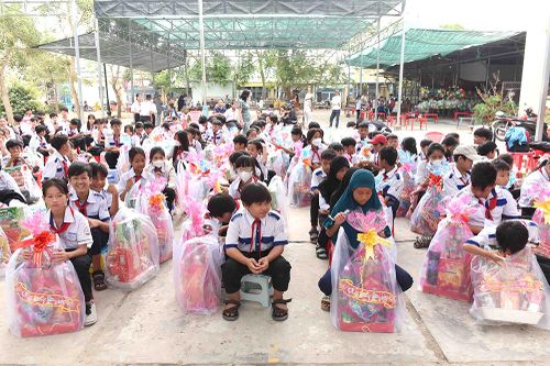 Tổ chức Chương trình 'Tết với em thơ vùng biên' Xuân Giáp Thìn năm 2024