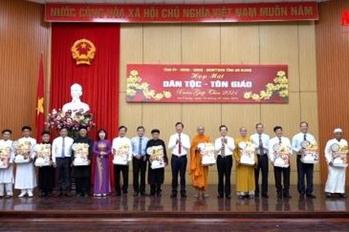 Họp mặt đại diện Dân tộc – Tôn giáo, người có uy tín tiêu biểu