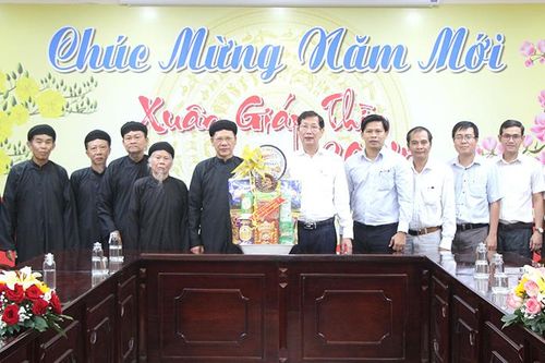 Ban Trị sự Trung ương Phật hội Tứ Ân Hiếu Nghĩa chúc Tết UBND tỉnh An Giang