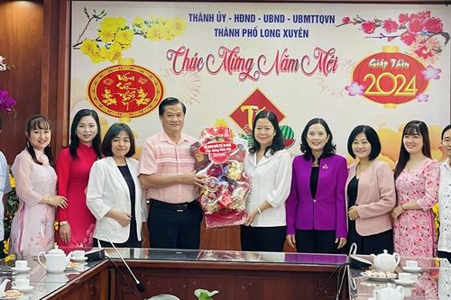 Hội Doanh nhân trẻ An Giang mang niềm vui Xuân đến gia đình khó khăn ở TP. Long Xuyên