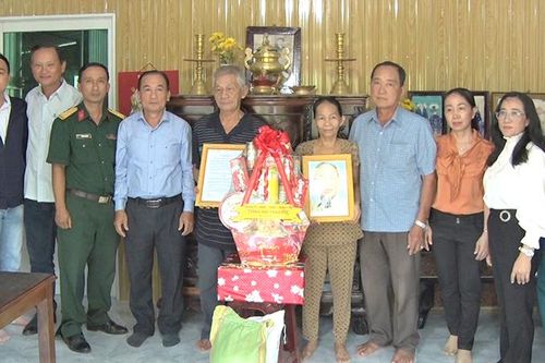 UBND TP. Châu Đốc trao nhà Tình nghĩa