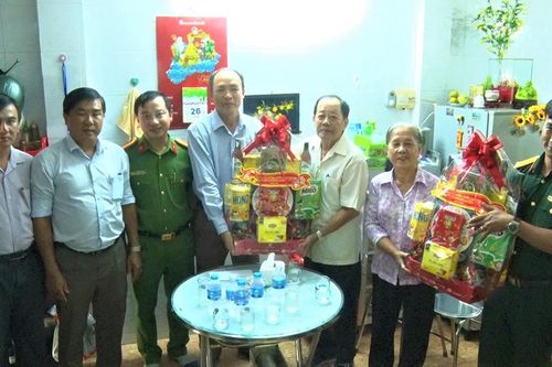 Bí thư Thành ủy, Chủ tịch UBND TP. Châu Đốc Lâm Quang Thi thăm, chúc Tết các nguyên lãnh đạo qua các thời kỳ