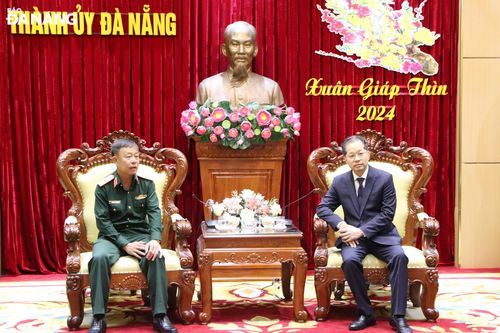 Bộ Tư lệnh Quân khu 5 thăm, chúc Tết Thành ủy
