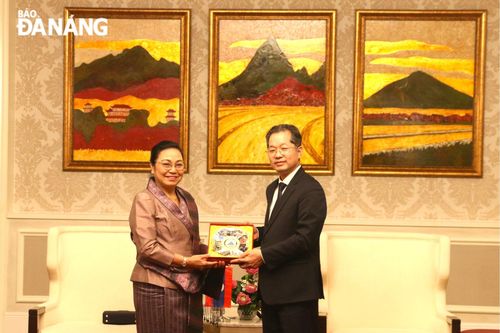 Bí thư Thành ủy Nguyễn Văn Quảng chủ trì tiếp Đại sứ Campuchia, Pháp và Lào tại Việt Nam