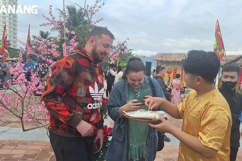 Trải nghiệm các hoạt động Tết tại 'Xuân yêu thương'