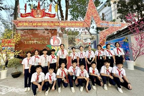 Trường học rộn ràng đón xuân