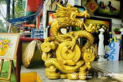 Độc đáo linh vật rồng 'giữ tiền, ban tài lộc' ở Đồng Nai