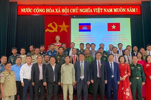 Lãnh đạo huyện Đun Mia thăm, chúc Tết huyện Ia Grai