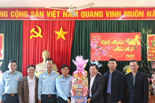 Phó Chủ tịch Thường trực HĐND tỉnh Trương Văn Đạt thăm, chúc Tết các đơn vị, cá nhân ở TP. Pleiku
