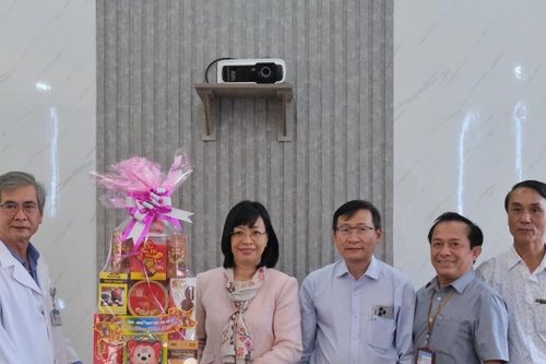 Phó Chủ tịch UBND tỉnh Nguyễn Thị Thanh Lịch thăm, chúc Tết các bệnh viện