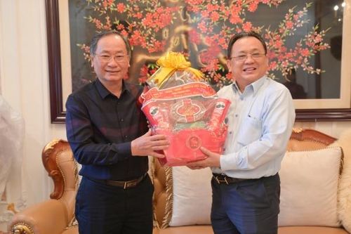 Phó Chủ tịch Thường trực UBND tỉnh Lê Hữu Hoàng thăm, chúc Tết các vị nguyên Ủy viên Ban Thường vụ Tỉnh ủy