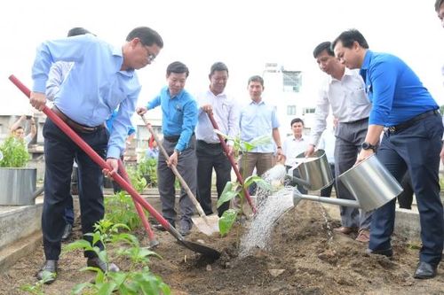 Phát động phong trào 'Đường tàu - Đường hoa' và công trình thanh niên 'Sắc xanh một dải xứ Trầm'