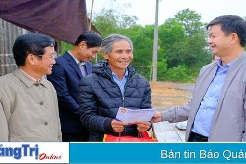 Bí thư Tỉnh ủy Lê Quang Tùng thăm, tặng quà tết tại Khu tái định cư xã Hải Trường