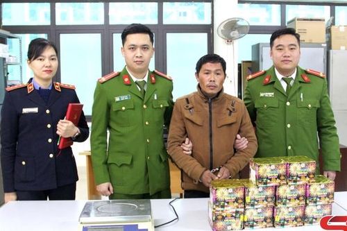 Công an thành phố Sơn La phát hiện, bắt quả tang 1 đối tượng vận chuyển pháo nổ