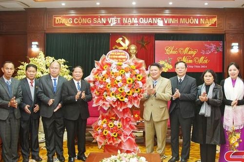 Đoàn công tác tỉnh Xay Sổm Bun thăm, chúc Tết tỉnh Sơn La