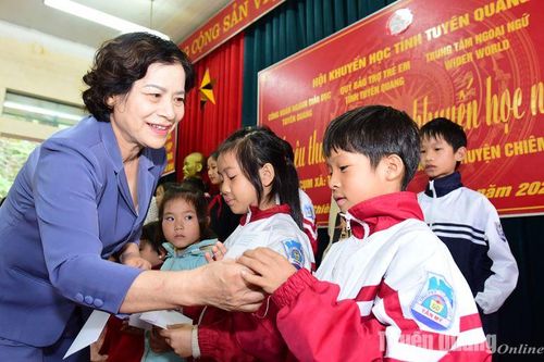 Hỗ trợ người nghèo đón Tết