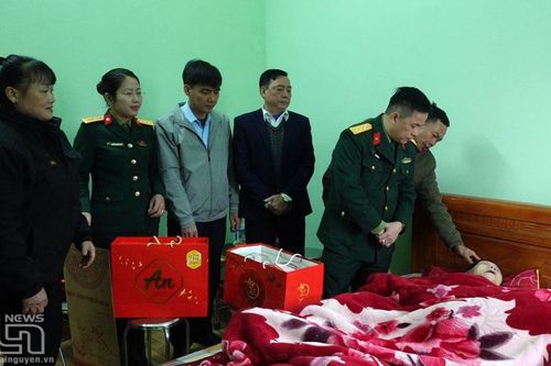 Sư đoàn 346 nhận phụng dưỡng Mẹ Việt Nam Anh hùng Hoàng Thị Sang