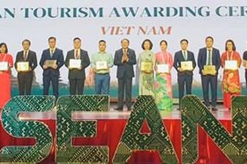 TP. Huế nhận giải thưởng Thành phố Du lịch Sạch ASEAN