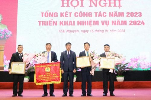Công đoàn Tổng công ty Thép Việt Nam - CTCP: Vinh dự nhận Cờ thi đua xuất sắc toàn diện năm 2023 do TLĐLĐVN trao tặng