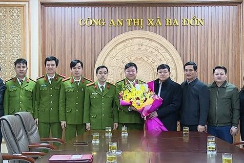 Trao thưởng cho đơn vị triệt phá đường dây buôn bán, vận chuyển gần 30 nghìn viên ma túy