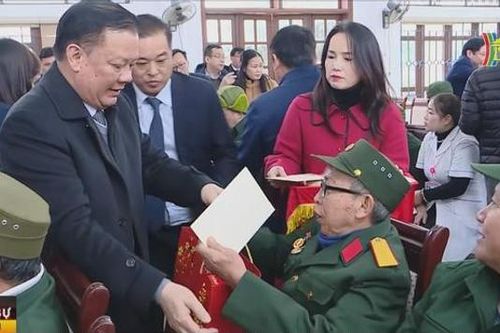 Bí thư Thành ủy tặng quà Tết tại Hà Nam, Ninh Bình