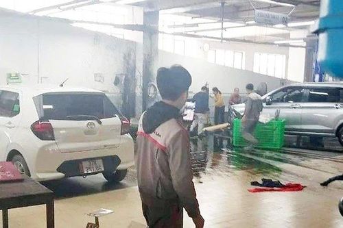 Toyota Sông Lam nổ bình đựng dầu, một người bị thương nặng