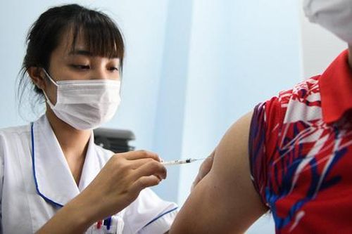 Biến thể phụ JN.1 làm tăng số ca mắc và tử vong do COVID-19, có cần tiêm nhắc lại vaccine?